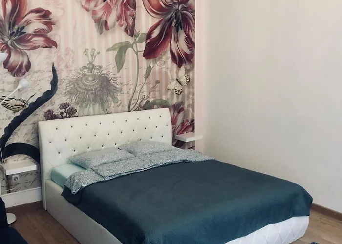 Апартаменты Lovely Flowers In Downtown